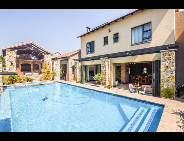 5 BEDROOM HOUSE FOR SALE IN COPPERLEAF ESTATE